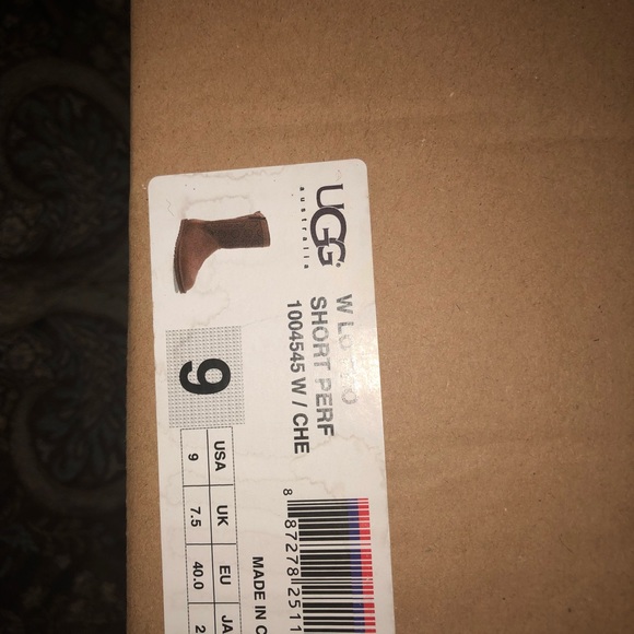 UGG BOOTS 👢 - Picture 5 of 6